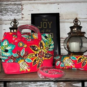 Vera Bradley Day Off Vibrant Retired Rumba Floral Red Women's Bag w/ Wallet